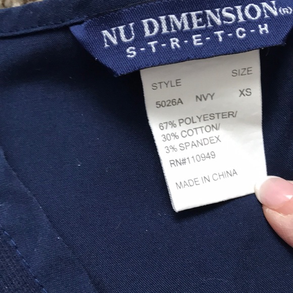 Uniform stretch scrub top navy - Picture 4 of 5